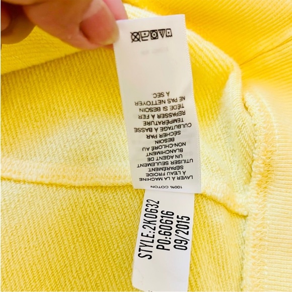 Vineyard Vines Yellow 1/4 closure Front w/ blue padded Pull-over Women’s Small - Picture 9 of 9